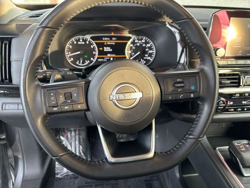 Used 2025 Nissan Pathfinder SV image 30