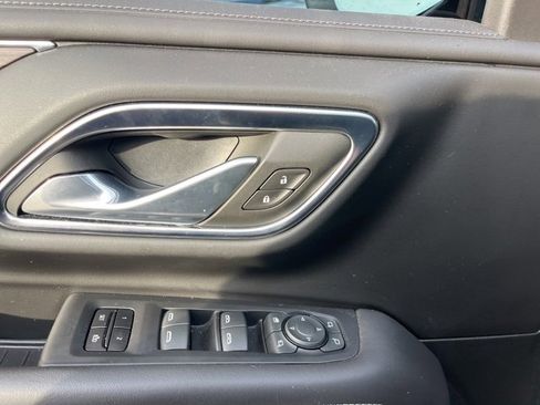 Used 2023 Chevrolet Suburban Z71 w/ Luxury Package image 15