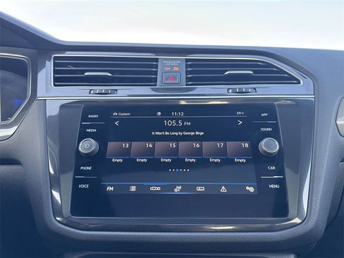 Used 2022 Volkswagen Tiguan SE R-Line image 12