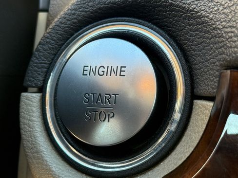 Used 2013 Mercedes-Benz E 350 4MATIC Coupe image 23