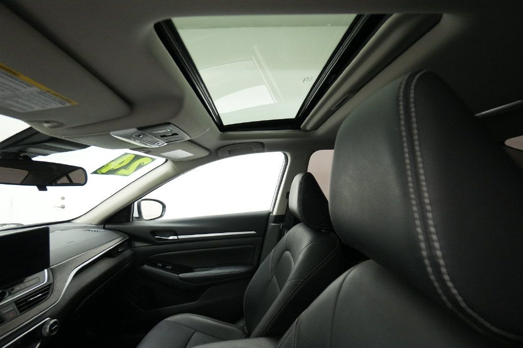 Used 2024 Nissan Altima 2.5 SL AWD/4WD image 16