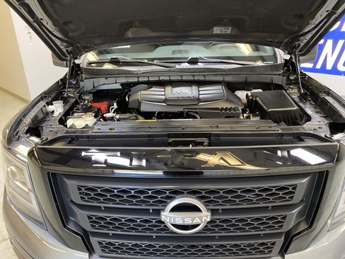 Used 2024 Nissan Titan SV w/ SV Convenience Package image 9