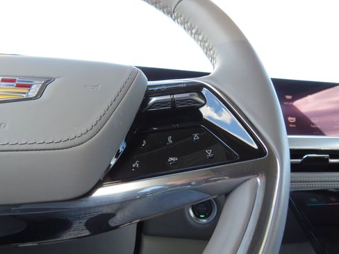 Certified 2025 Cadillac Escalade Premium Luxury Platinum image 26