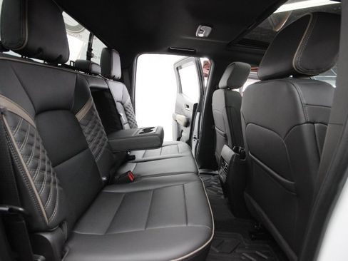 Used 2023 GMC Canyon Denali image 30