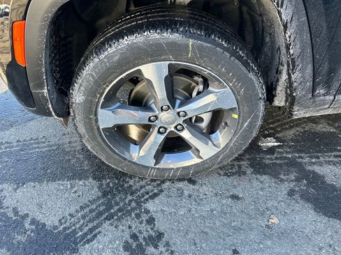 New 2026 Jeep Grand Cherokee Limited AWD/4WD image 11