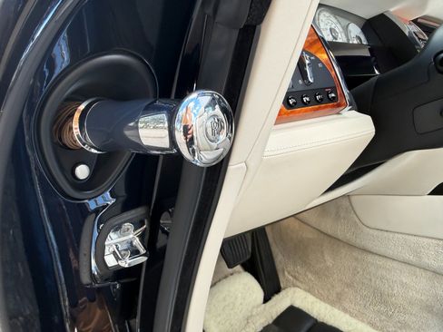 Used 2016 Rolls-Royce Dawn image 36