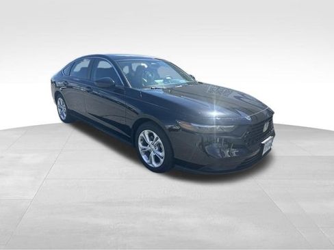 Used 2025 Honda Accord LX image 7