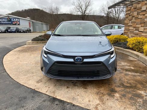Used 2025 Toyota Corolla LE image 3