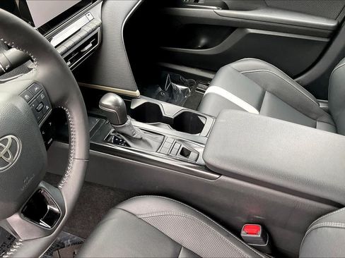 Used 2025 Toyota Camry SE w/ Convenience Package FWD image 17