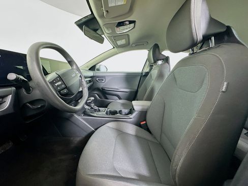 Used 2025 Kia K4 LXS image 13