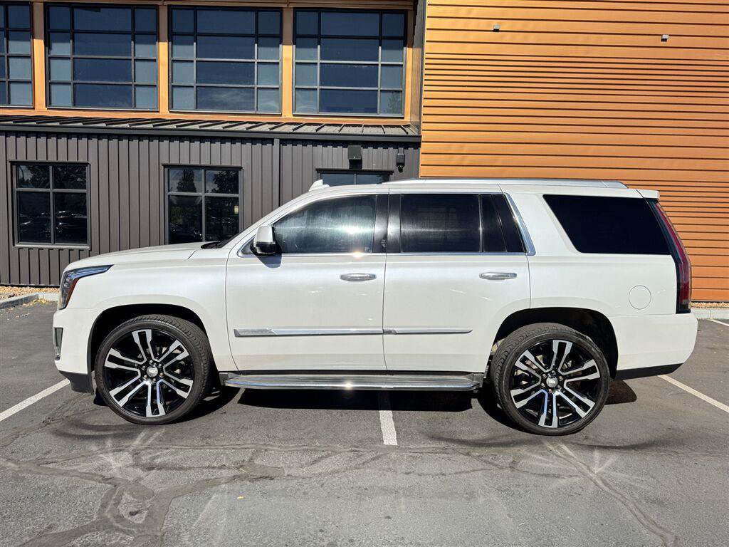 Used 2016 Cadillac Escalade Luxury AWD/4WD image 2