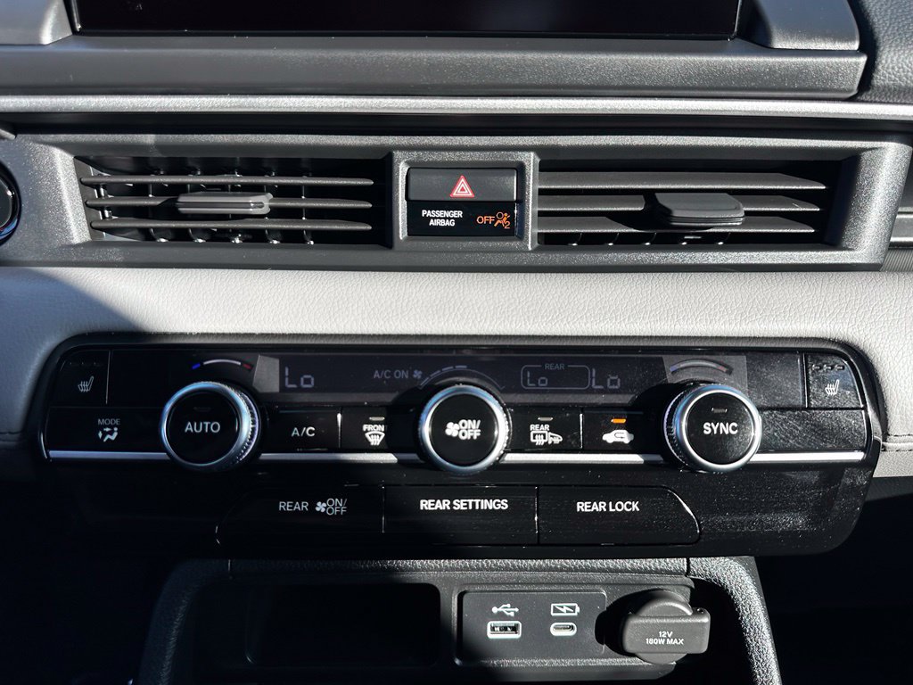Used 2025 Honda Pilot Touring image 34
