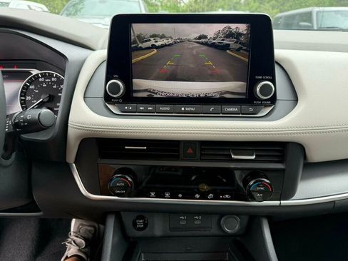 Used 2025 Nissan Rogue SV image 6