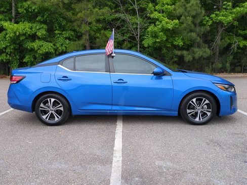 Used 2025 Nissan Sentra SV FWD image 3