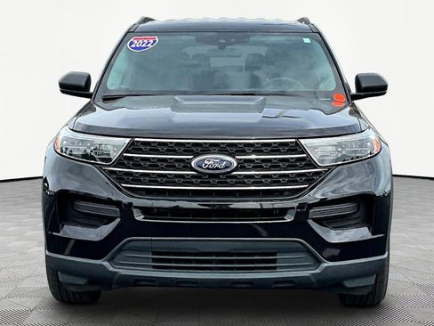 Used 2022 Ford Explorer XLT AWD/4WD image 2