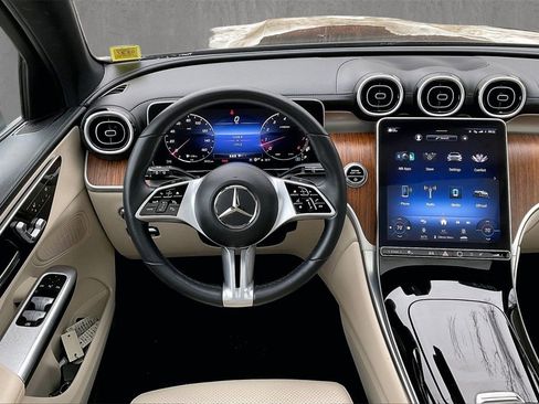 Used 2023 Mercedes-Benz GLC 300 4MATIC image 8