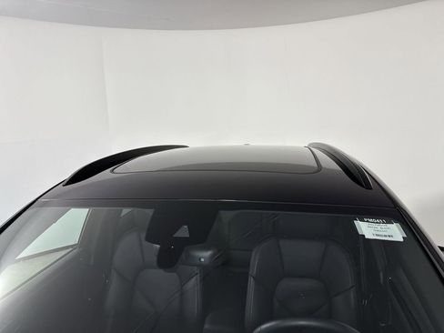 Certified 2025 Porsche Macan image 17