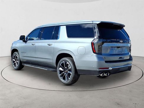 New 2026 Chevrolet Suburban Premier image 7
