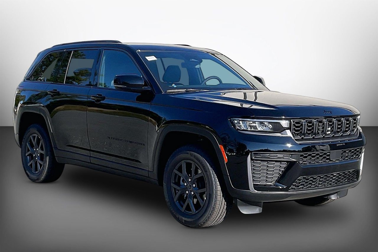 New 2027 Jeep Grand Cherokee Altitude RWD image 2