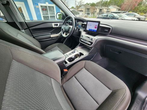 Used 2022 Ford Explorer XLT image 29