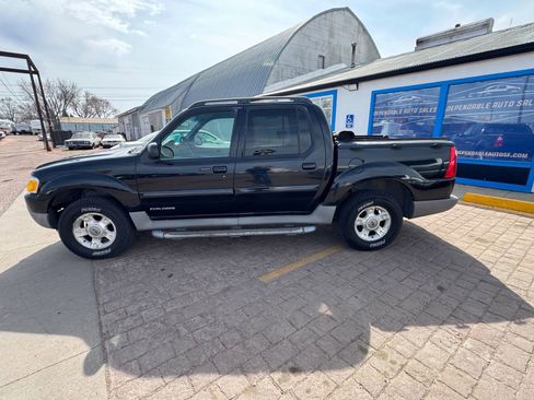 Used 2001 Ford Explorer Sport Trac 4x4 image 2