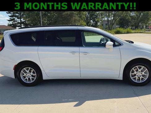 Used 2021 Chrysler Pacifica Touring-L FWD image 9