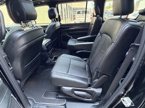 Used 2024 Jeep Wagoneer L Series II AWD/4WD image 20
