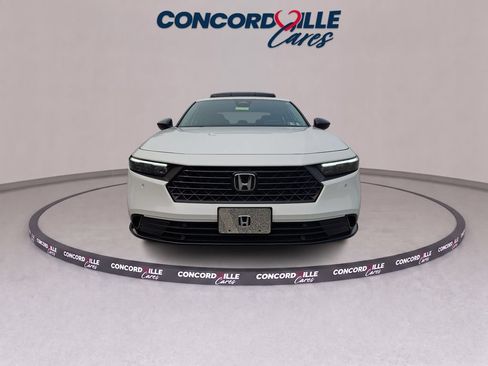 Used 2025 Honda Accord Touring image 2