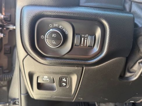 Used 2019 RAM 1500 Big Horn AWD/4WD image 14
