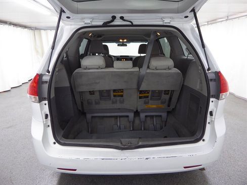 Used 2013 Toyota Sienna L image 26