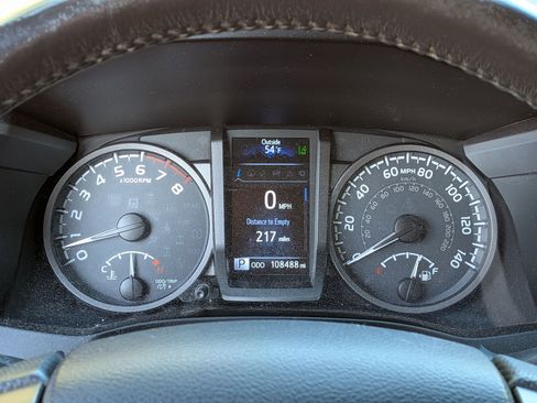 Used 2018 Toyota Tacoma TRD Off-Road image 16