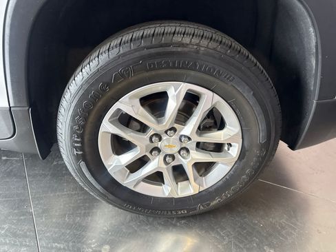 Used 2018 Chevrolet Traverse LT FWD image 11