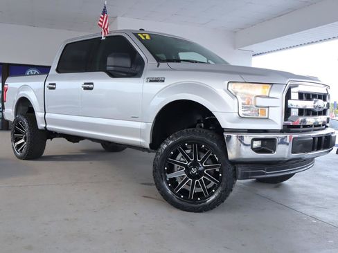 Used 2017 Ford F150 XLT RWD image 3