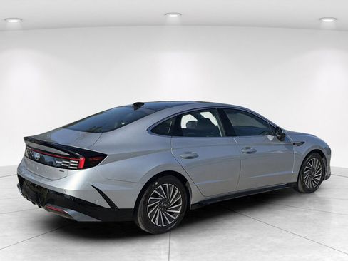 Used 2024 Hyundai Sonata Limited FWD image 4