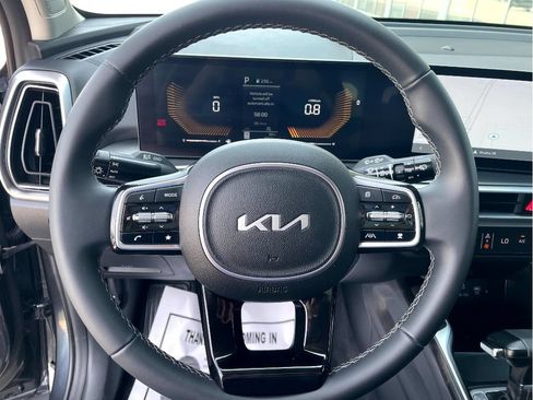 Used 2024 Kia Sorento S AWD/4WD image 13