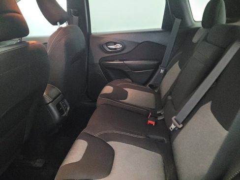 Used 2014 Jeep Cherokee Latitude AWD/4WD image 18