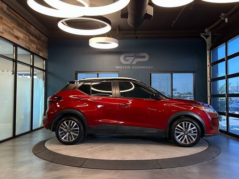 Used 2023 Nissan Kicks SV image 2