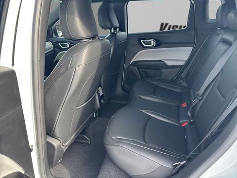 Used 2025 Jeep Compass Limited image 10