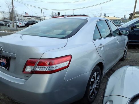 Used 2010 Toyota Camry LE image 4
