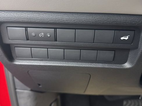 New 2025 Mitsubishi Outlander SE image 18