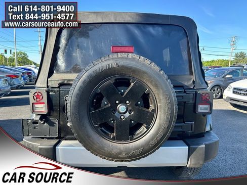 Used 2012 Jeep Wrangler Unlimited Sahara AWD/4WD image 5