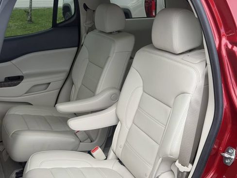 Used 2023 GMC Acadia Denali w/ Denali Ultimate Package FWD image 29