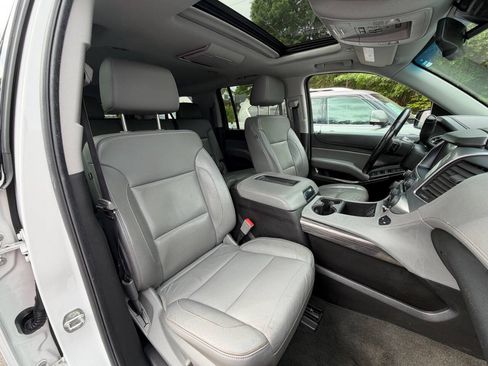 Used 2018 Chevrolet Suburban LT RWD image 31