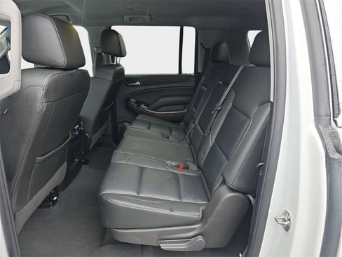Used 2019 Chevrolet Suburban LT image 18
