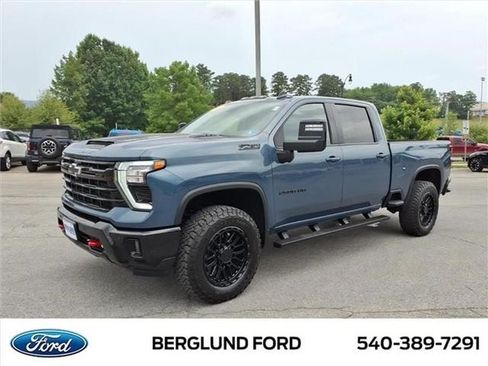 Used 2025 Chevrolet Silverado 2500 LT w/ Trail Boss Package AWD/4WD image 9