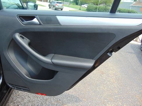 Used 2016 Volkswagen Jetta Sport FWD image 25