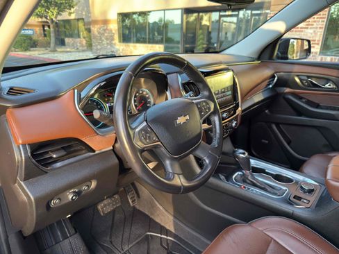 Used 2018 Chevrolet Traverse High Country w/ LPO, Cargo Package AWD/4WD image 38