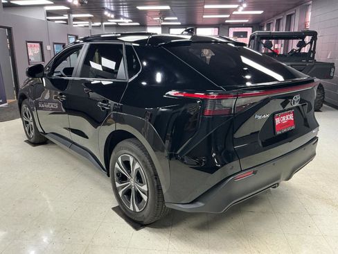 Used 2023 Toyota bZ4X AWD image 4