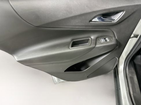 Used 2018 Chevrolet Equinox LT image 25