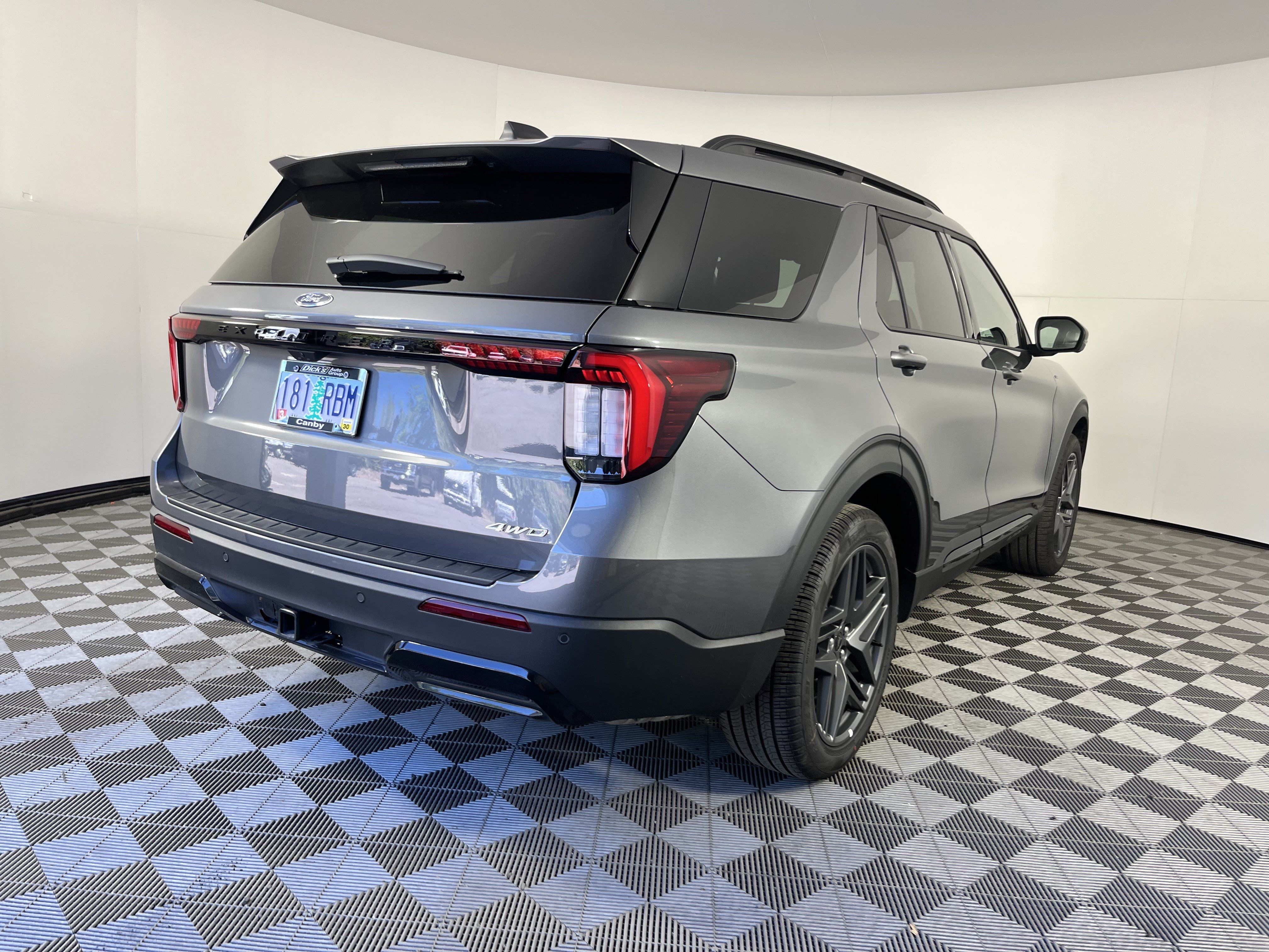Used 2026 Ford Explorer ST-Line w/ ST-Line Street Pack AWD/4WD image 5